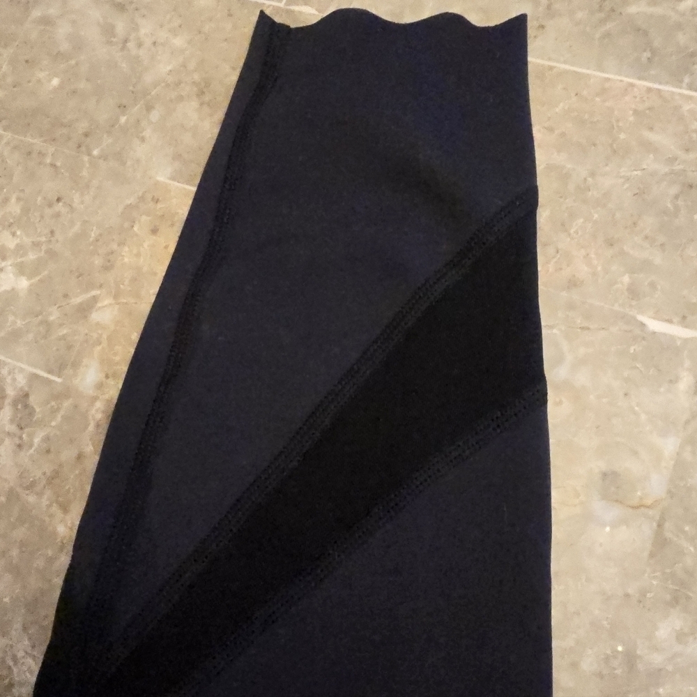 Womans Peleton Sz Med Scalloped Leggings - Picture 4 of 4